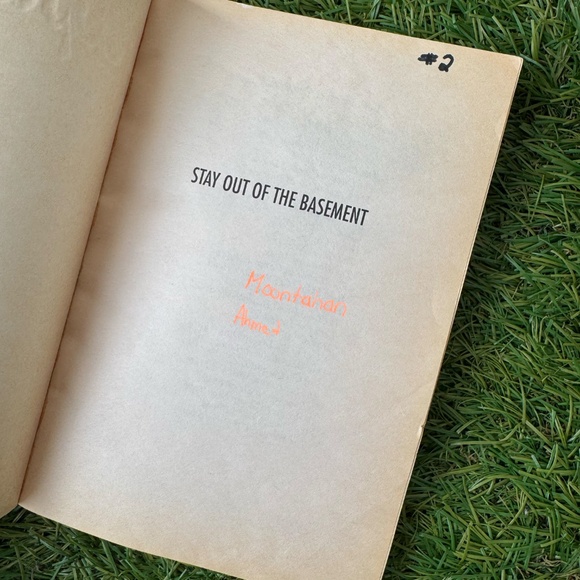 3/$15 Goosebumps, Stay out of the Basement R.L. Stine 1992 Vintage Book - Picture 2 of 4